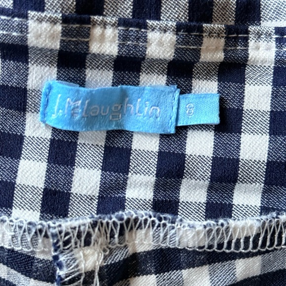 J.McLaughlin Navy/white shorts . EUC Size 8. 
15” waist 9” inseam. Back pockets - Picture 5 of 10